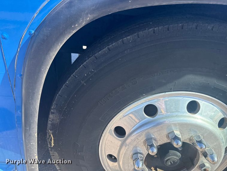 image for item DJ7992 2001 Blue Bird All American school bus