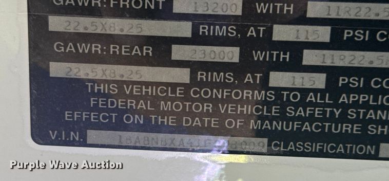 image for item DJ7992 2001 Blue Bird All American school bus