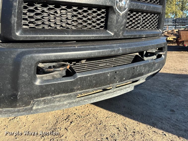 image for item DK0017 2013 RAM 3500 flatbed pickup truck