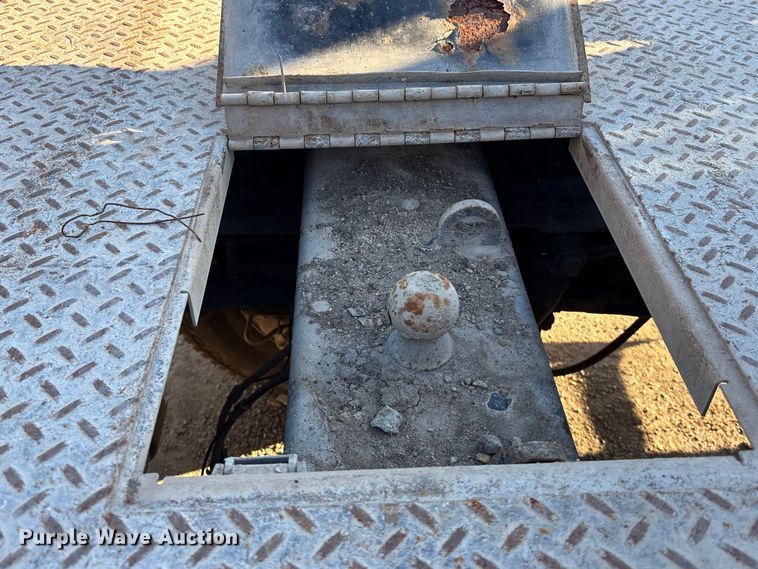 image for item DK0017 2013 RAM 3500 flatbed pickup truck