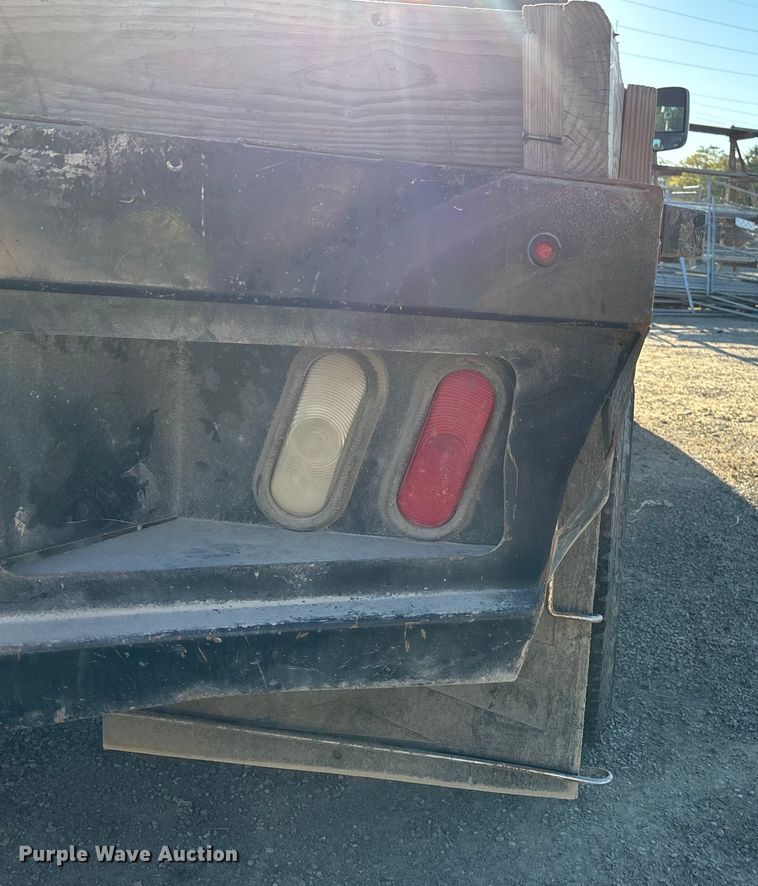 image for item DK0017 2013 RAM 3500 flatbed pickup truck