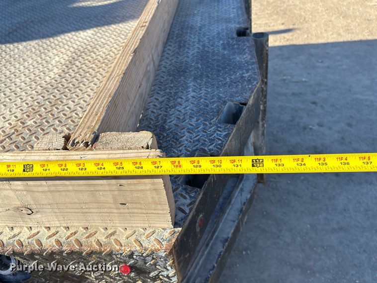 image for item DK0017 2013 RAM 3500 flatbed pickup truck