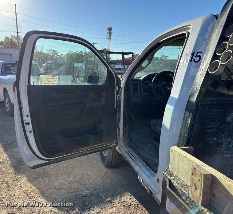 image for item DK0017 2013 RAM 3500 flatbed pickup truck