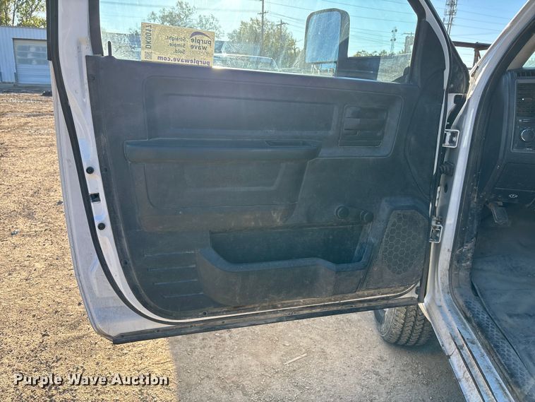 image for item DK0017 2013 RAM 3500 flatbed pickup truck