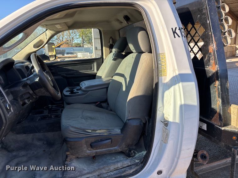 image for item DK0017 2013 RAM 3500 flatbed pickup truck