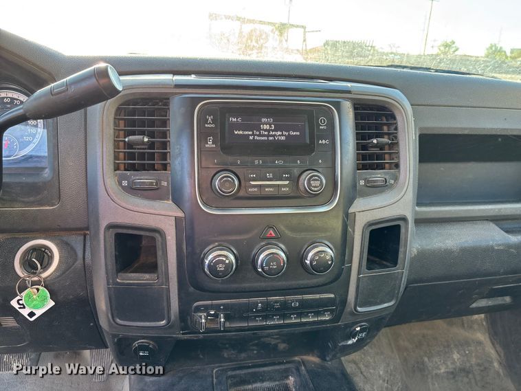 image for item DK0017 2013 RAM 3500 flatbed pickup truck