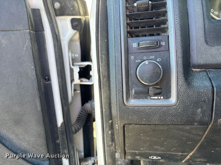 image for item DK0017 2013 RAM 3500 flatbed pickup truck