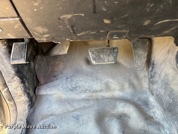 image for item DK0017 2013 RAM 3500 flatbed pickup truck