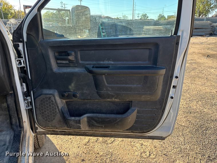 image for item DK0017 2013 RAM 3500 flatbed pickup truck