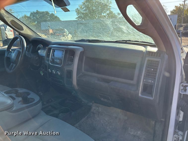 image for item DK0017 2013 RAM 3500 flatbed pickup truck