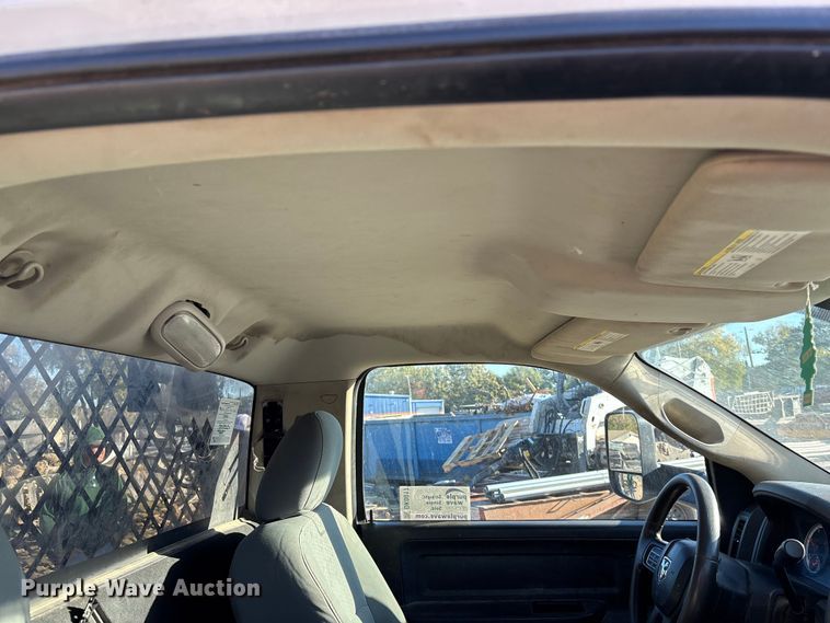 image for item DK0017 2013 RAM 3500 flatbed pickup truck