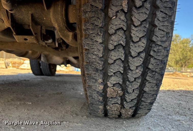 image for item DK0017 2013 RAM 3500 flatbed pickup truck