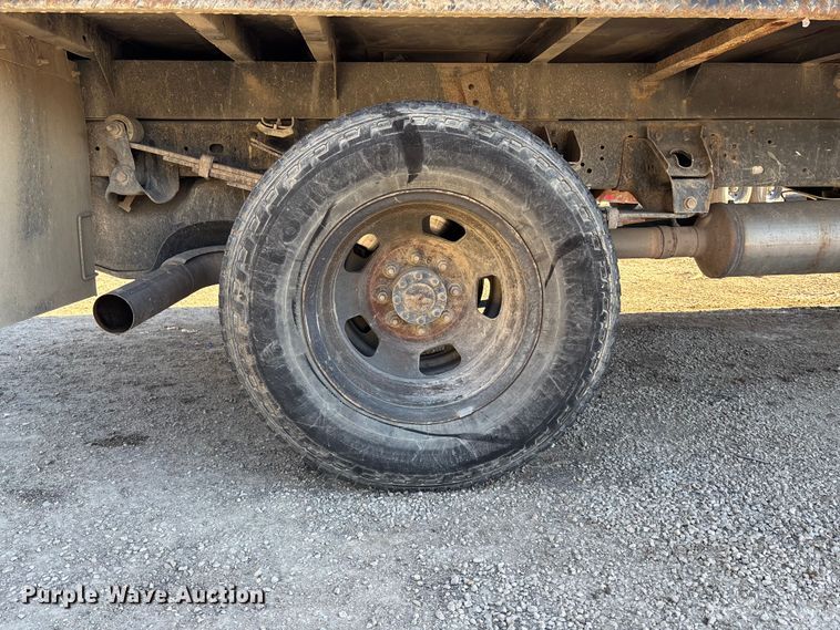 image for item DK0017 2013 RAM 3500 flatbed pickup truck