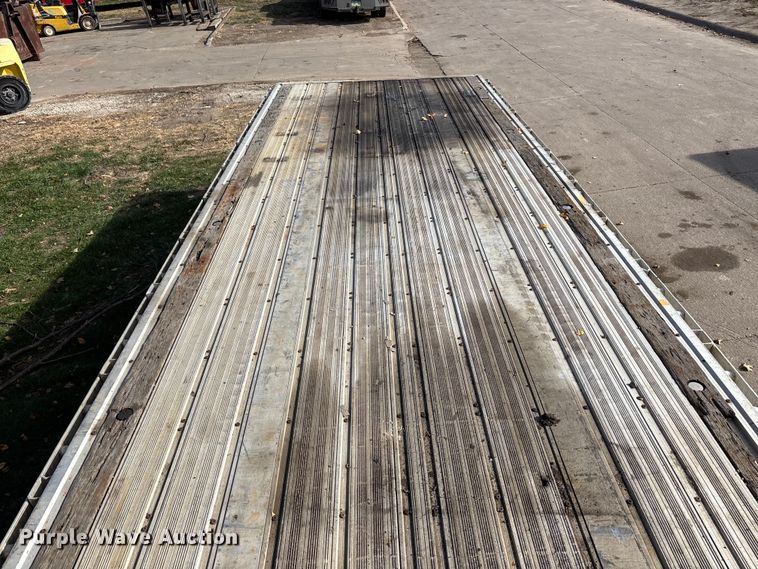 image for item DK0111 2013 Great Dane FXP002400048 flatbed trailer