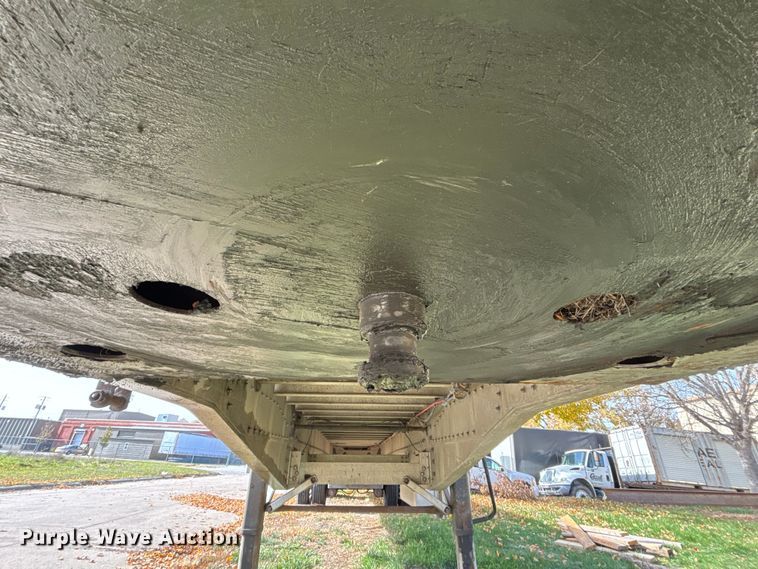 image for item DK0111 2013 Great Dane FXP002400048 flatbed trailer