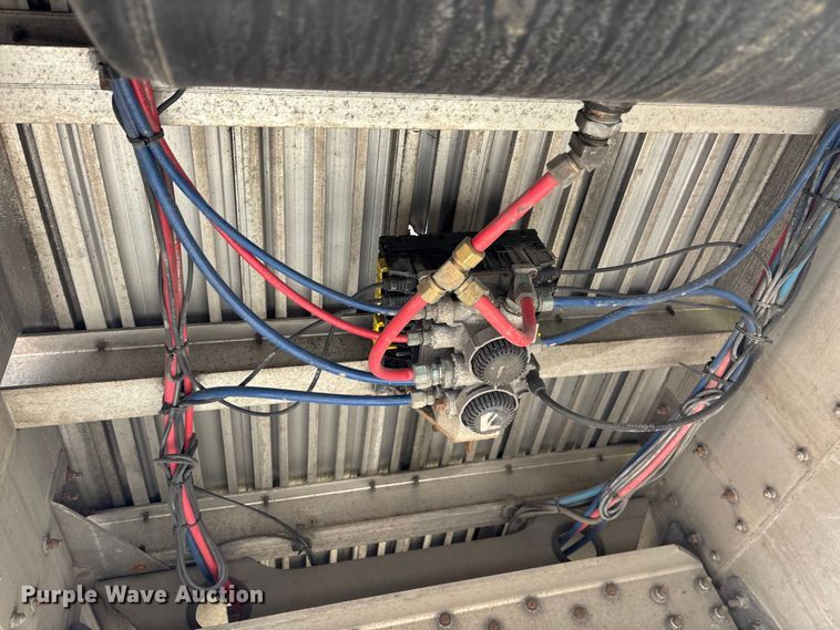 image for item DK0111 2013 Great Dane FXP002400048 flatbed trailer