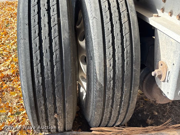 image for item DK0111 2013 Great Dane FXP002400048 flatbed trailer