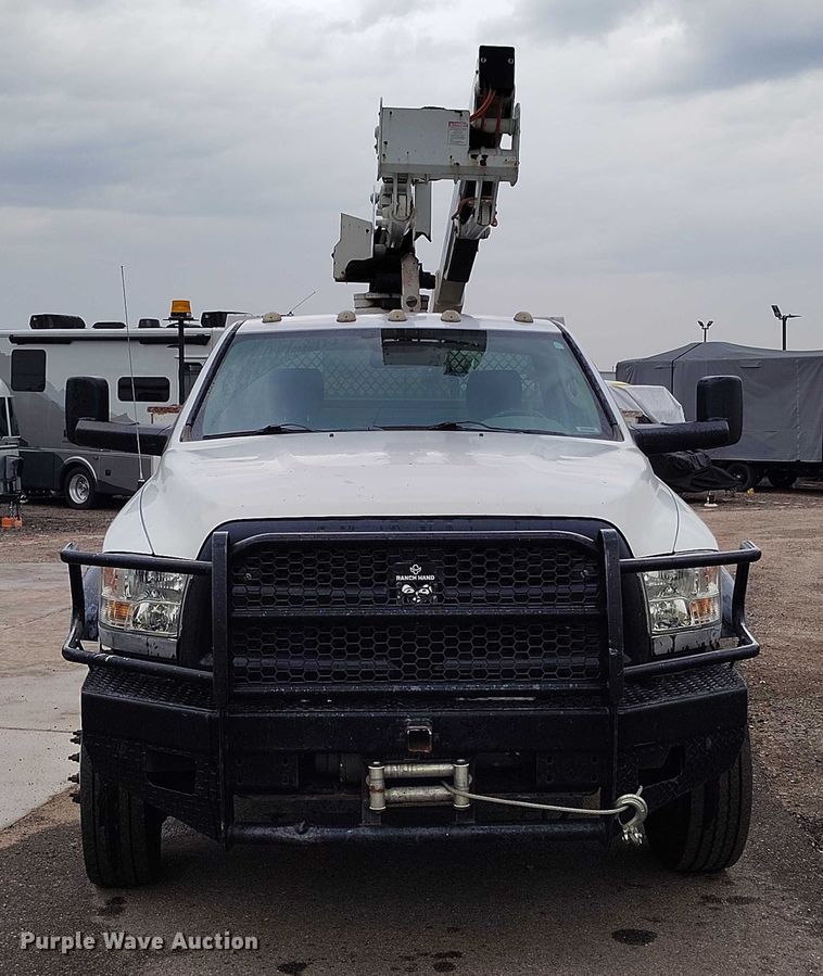 CAMIóN CON CANASTILLA 2015 RAM VERSALIFT