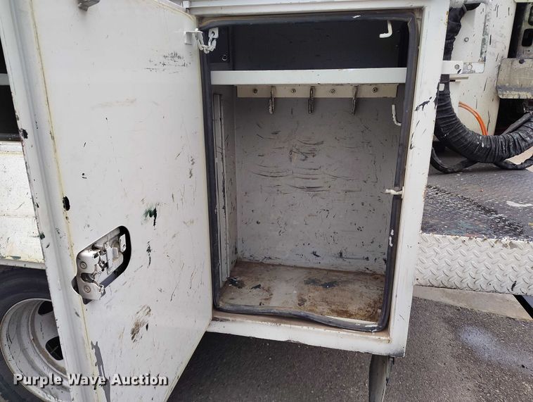 image for item DP5051 2015 RAM 5500 bucket truck