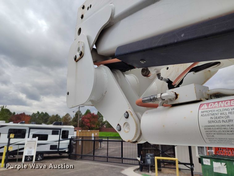 image for item DP5051 2015 RAM 5500 bucket truck