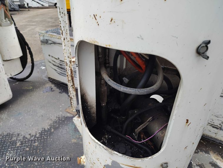 image for item DP5051 2015 RAM 5500 bucket truck