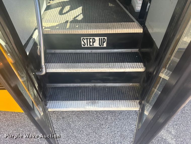 image for item DQ4126 2007 Chevrolet Express 3500 school bus