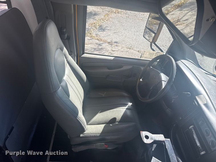 image for item DQ4126 2007 Chevrolet Express 3500 school bus