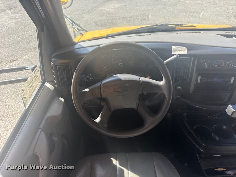 image for item DQ4126 2007 Chevrolet Express 3500 school bus
