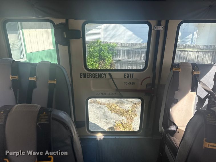 image for item DQ4126 2007 Chevrolet Express 3500 school bus