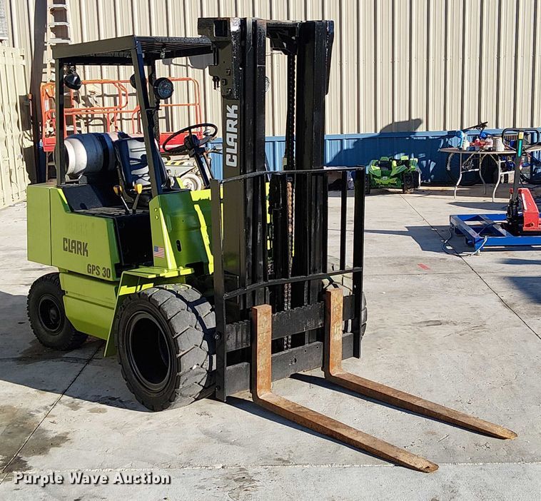image for item DU3741 Clark GPS25I forklift