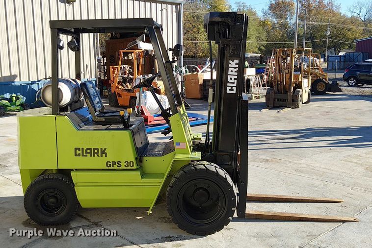image for item DU3741 Clark GPS25I forklift