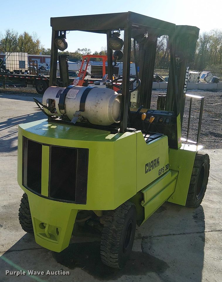 image for item DU3741 Clark GPS25I forklift