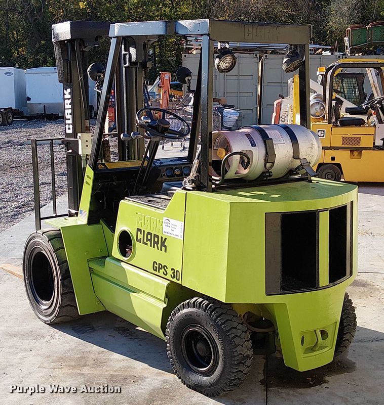 image for item DU3741 Clark GPS25I forklift