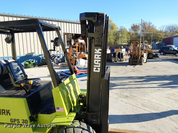 image for item DU3741 Clark GPS25I forklift