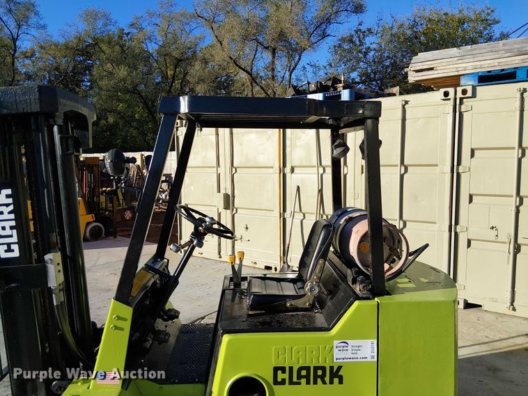 image for item DU3741 Clark GPS25I forklift