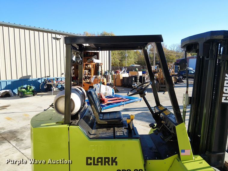 image for item DU3741 Clark GPS25I forklift