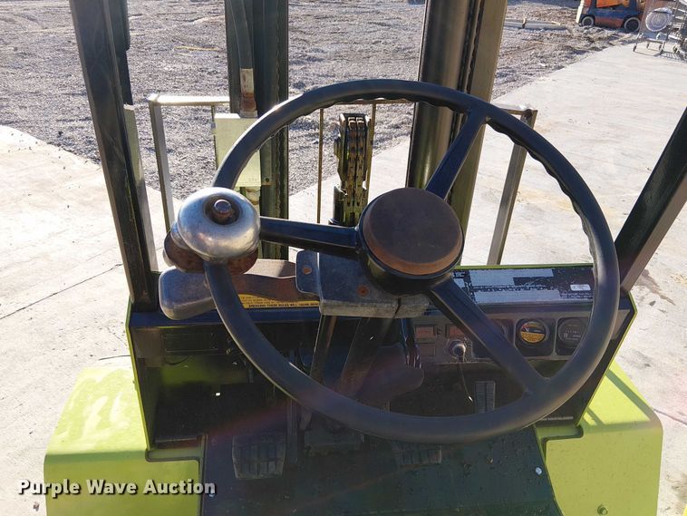 image for item DU3741 Clark GPS25I forklift