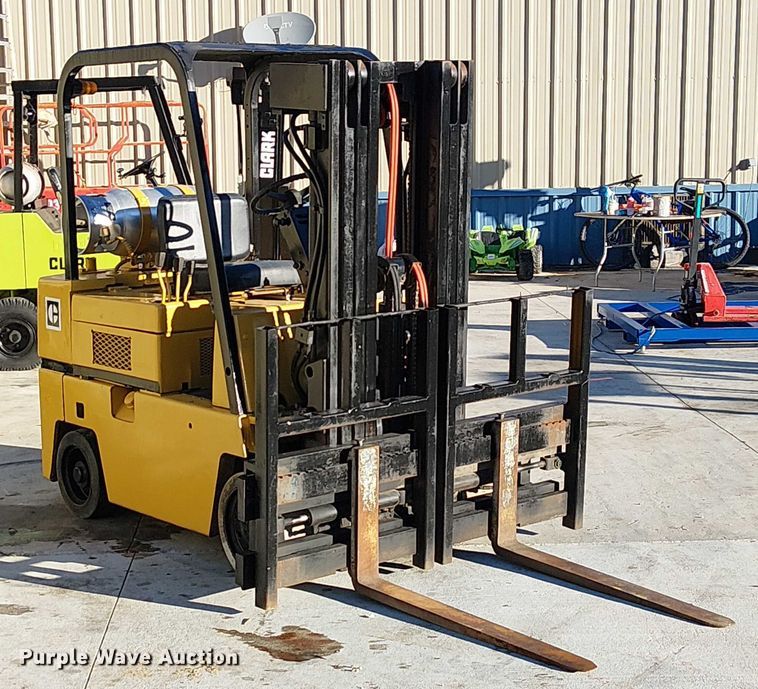 image for item DU3742 Caterpillar TC60DSA forklift