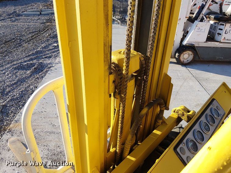 image for item DU3743 Yale G81P-050-SAT-074  forklift