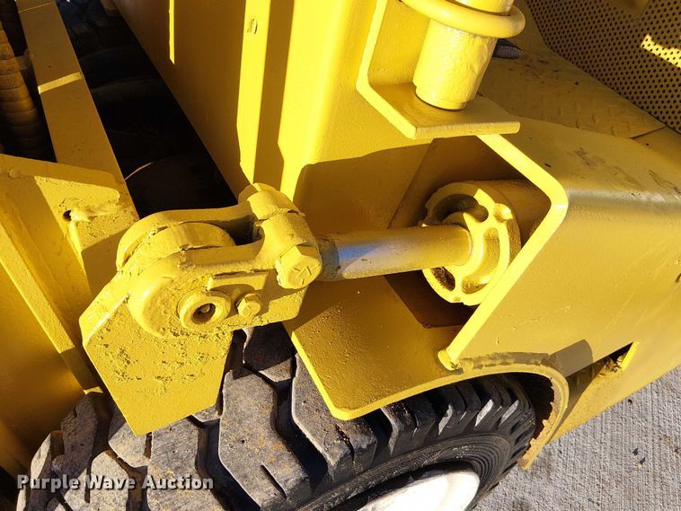 image for item DU3743 Yale G81P-050-SAT-074  forklift