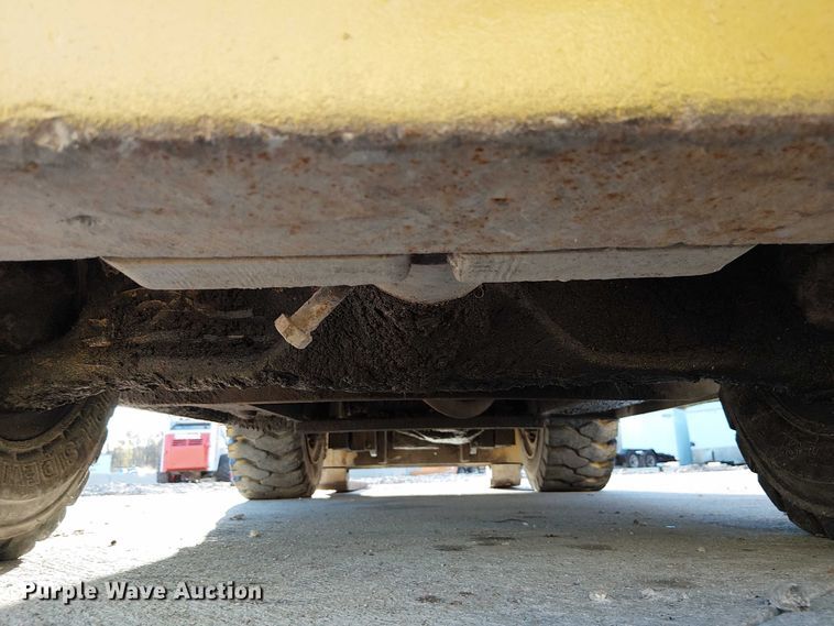 image for item DU3743 Yale G81P-050-SAT-074  forklift