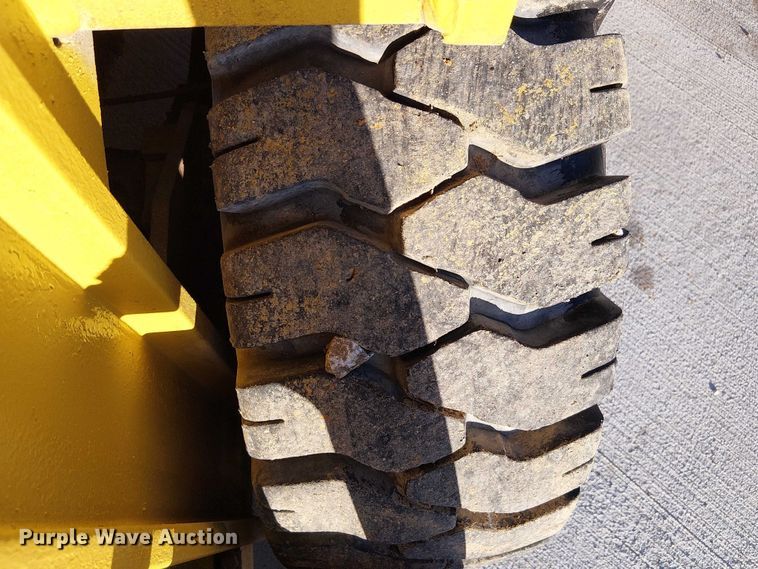 image for item DU3743 Yale G81P-050-SAT-074  forklift