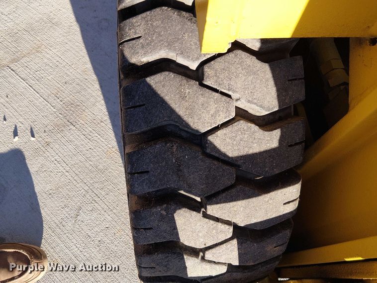 image for item DU3743 Yale G81P-050-SAT-074  forklift