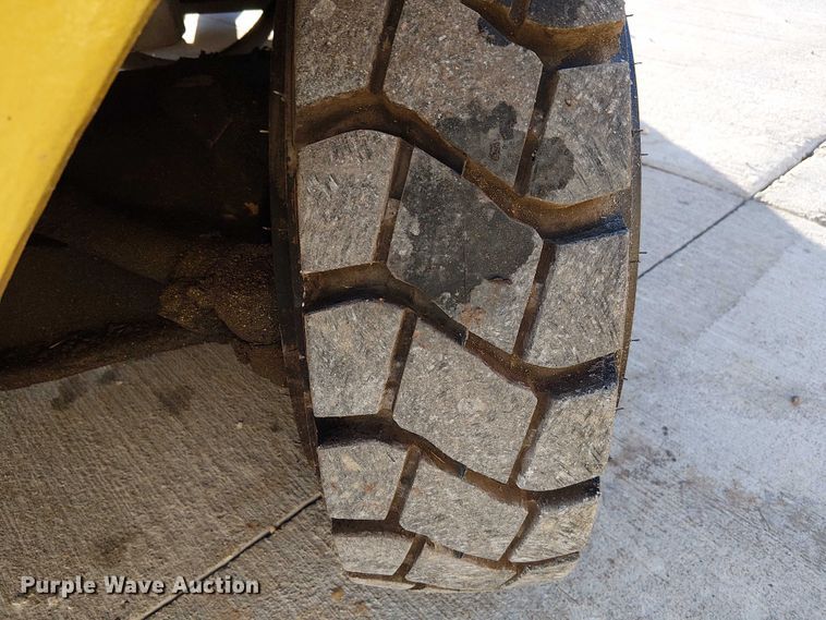 image for item DU3743 Yale G81P-050-SAT-074  forklift