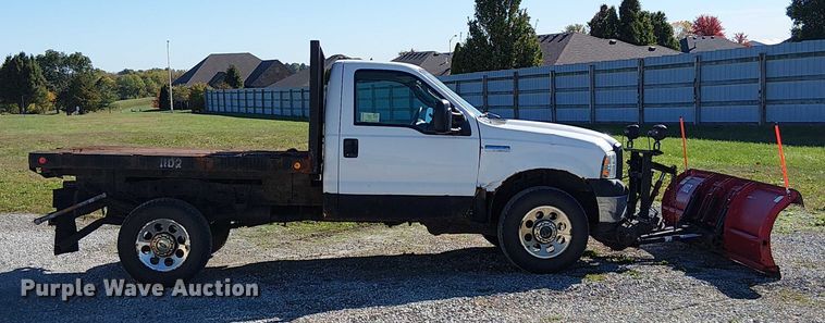 image for item DU3746 2005 Ford F350 flatbed pickup truck