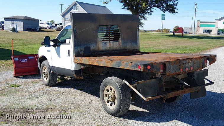 image for item DU3746 2005 Ford F350 flatbed pickup truck