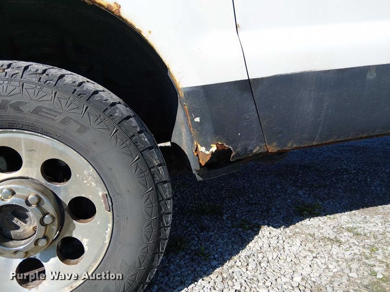 image for item DU3746 2005 Ford F350 flatbed pickup truck