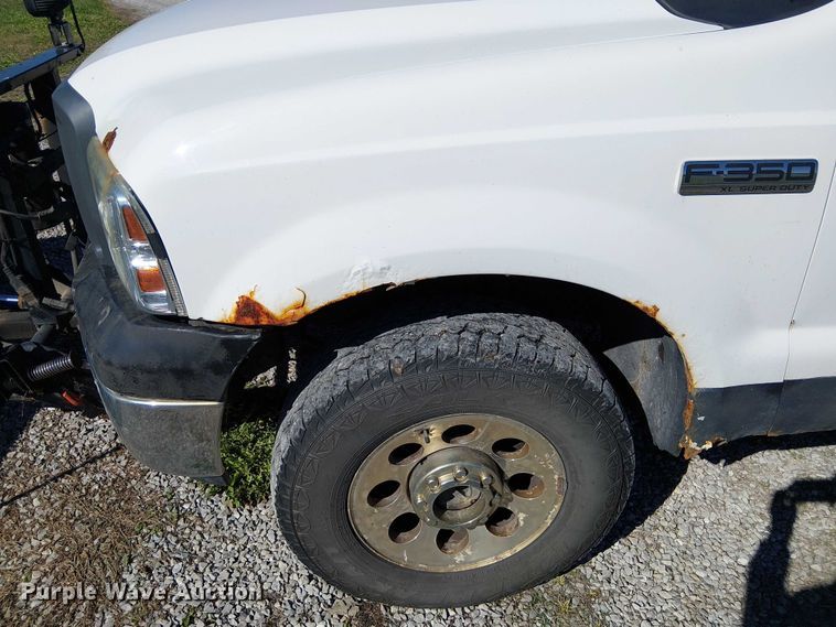 image for item DU3746 2005 Ford F350 flatbed pickup truck