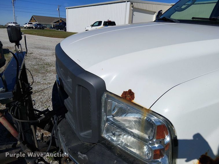 image for item DU3746 2005 Ford F350 flatbed pickup truck