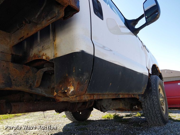 image for item DU3746 2005 Ford F350 flatbed pickup truck